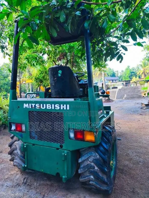 Mitsubishi WS300 2015 Heavy-Duty (Used)
