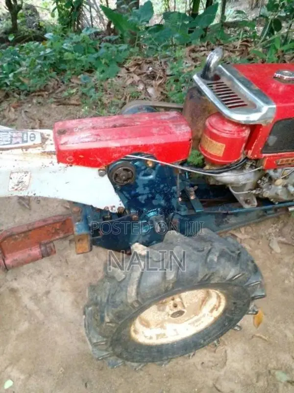Kubota K 700 2000 Tractor (Used)