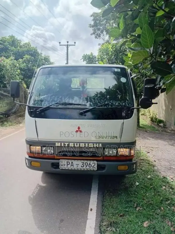 Mitsubishi CrewCab 2005 Crew Cab (Used)