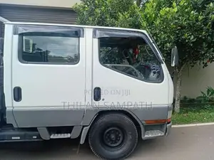 Mitsubishi CrewCab 2005 Crew Cab (Used)