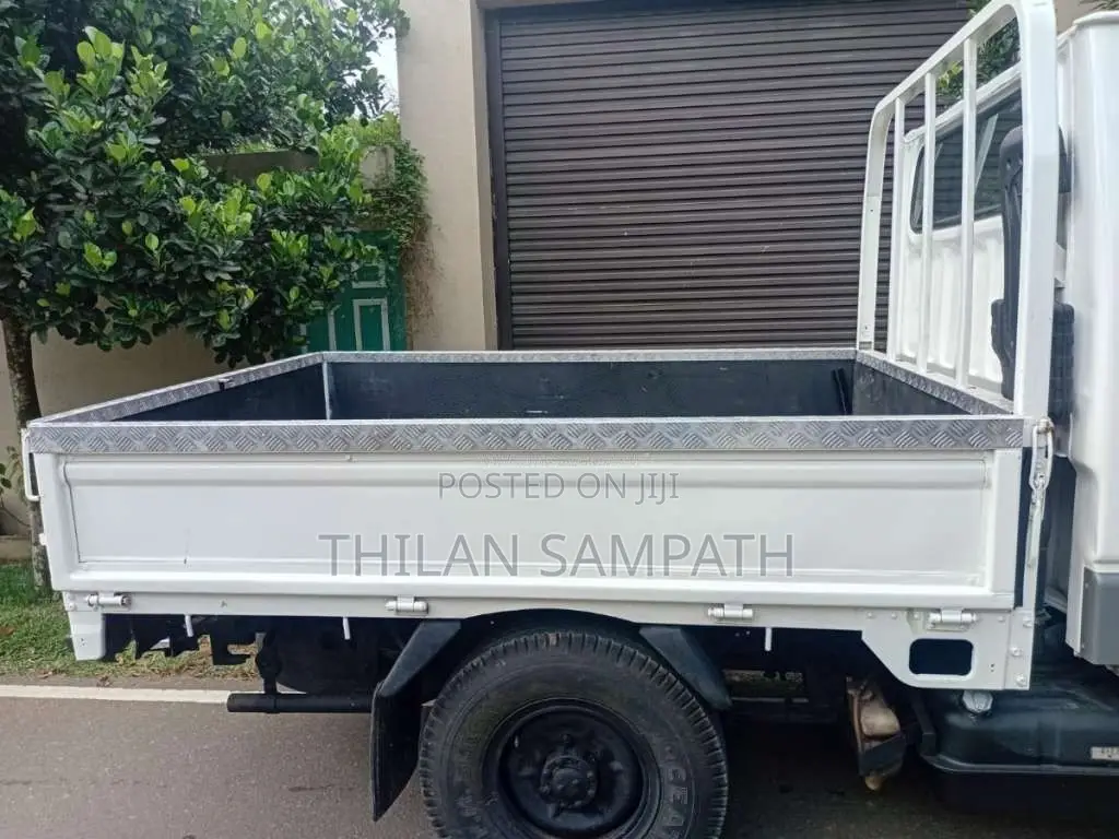 Mitsubishi CrewCab 2005 Crew Cab (Used)