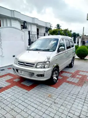 Toyota Noah 2001 Van (Used)