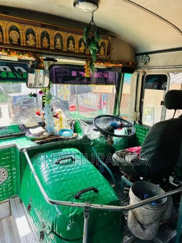 Ashok-Leyland Viking 2005 Bus (Used)