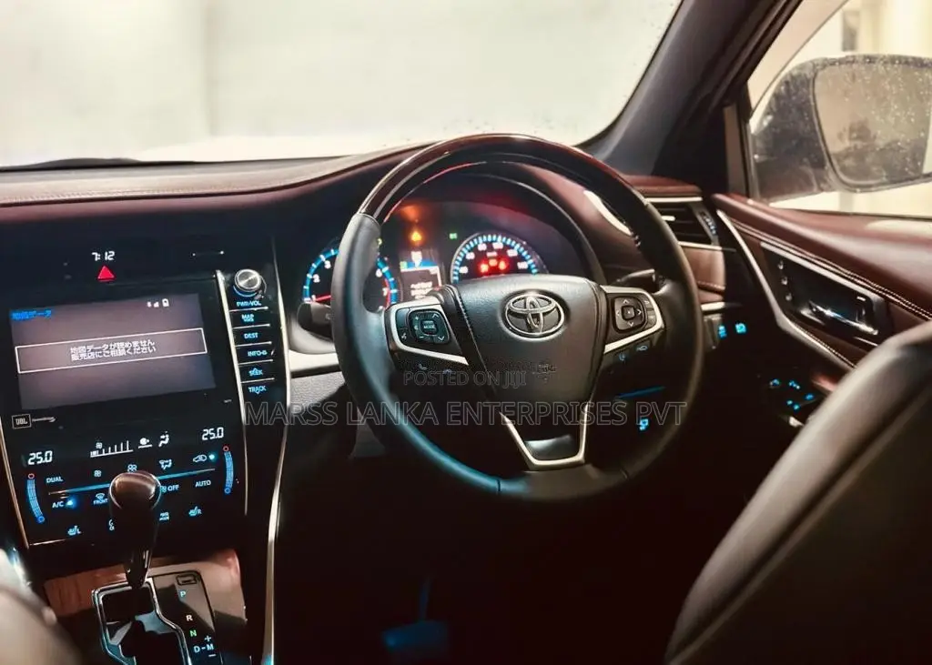 Toyota Harrier Advance Premium 2015 SUV (Used)