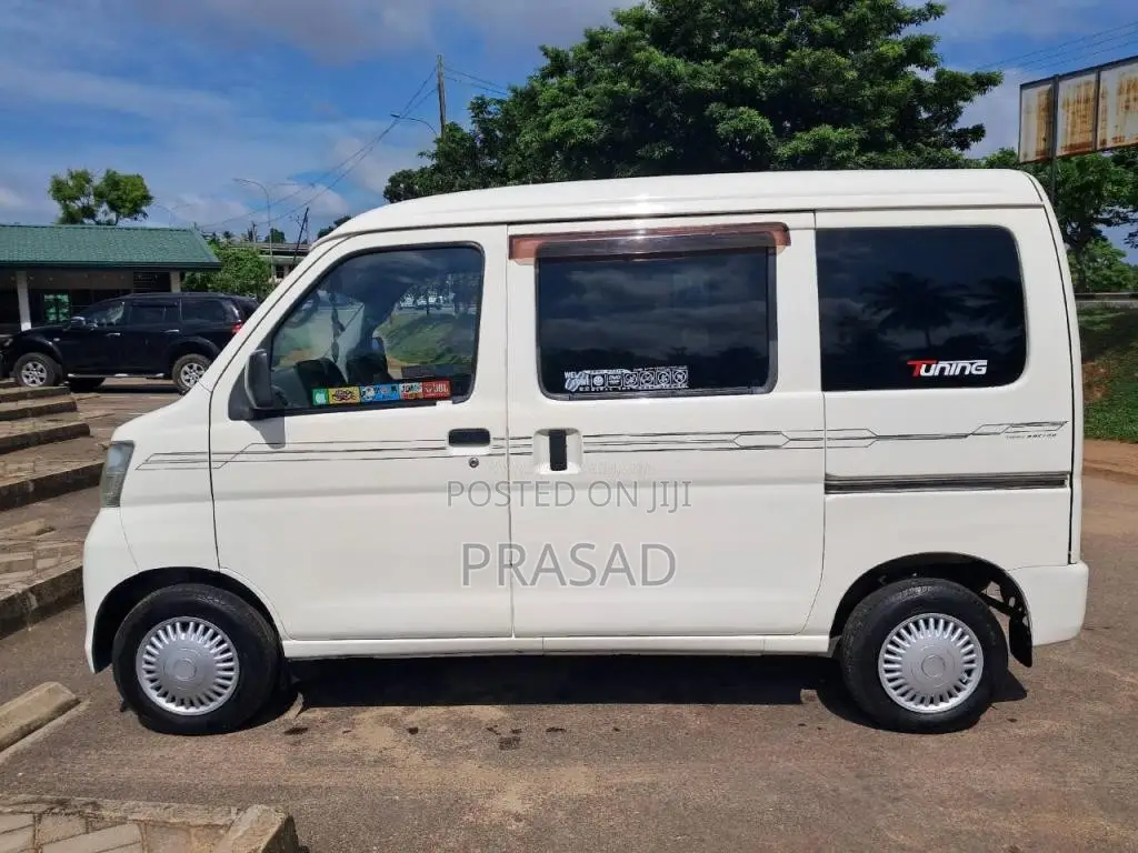 Daihatsu Hijet 2015 Van (Used)