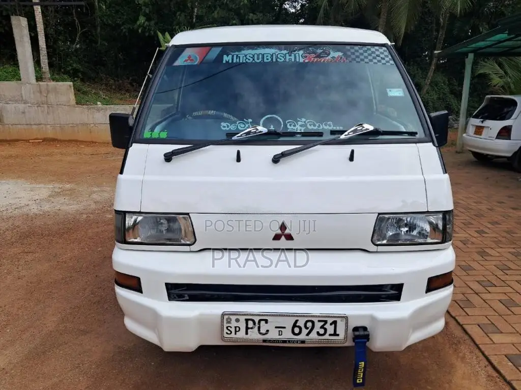 Mitsubishi Po15 2011 Van (Used)