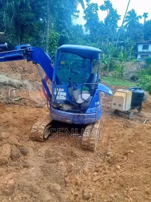 Komatsu 28 Uu 2016 Heavy-Duty (Used)