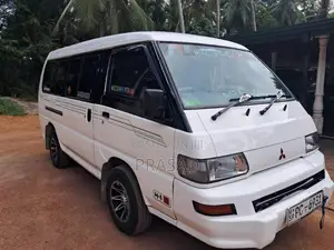 Mitsubishi Po15 2011 Van (Used)