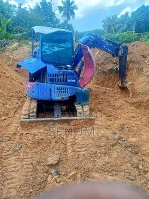 Komatsu 28 Uu 2016 Heavy-Duty (Used)