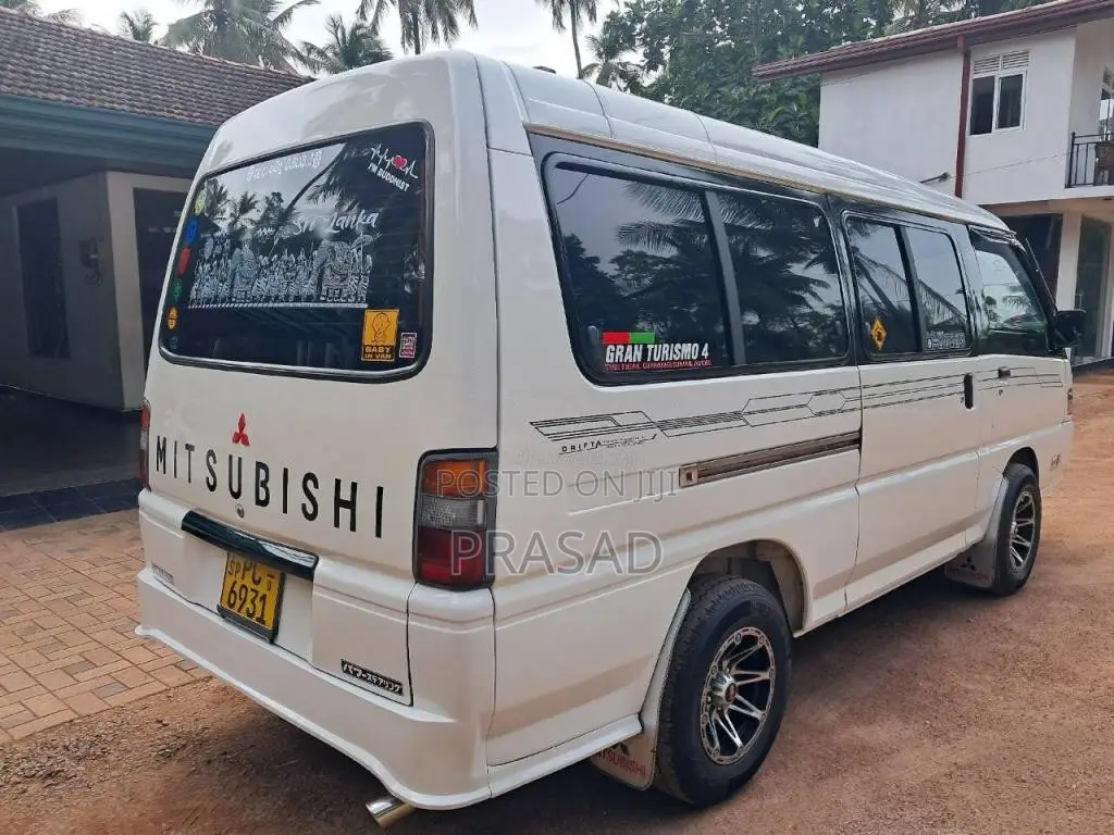 Mitsubishi Po15 2011 Van (Used)