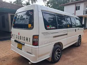 Mitsubishi Po15 2011 Van (Used)