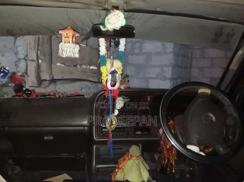 Toyota Dolphin 102 Short 1992 Van (Used)
