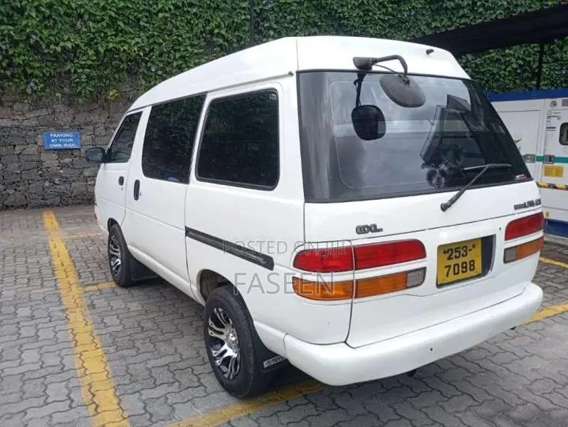 Toyota CR27 1995 Van (Used)