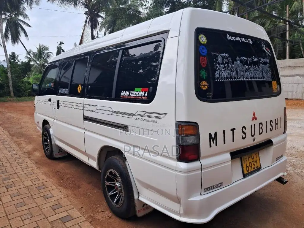 Mitsubishi Po15 2011 Van (Used)