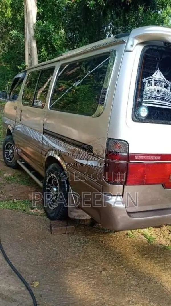 Toyota Dolphin 102 Short 1992 Van (Used)