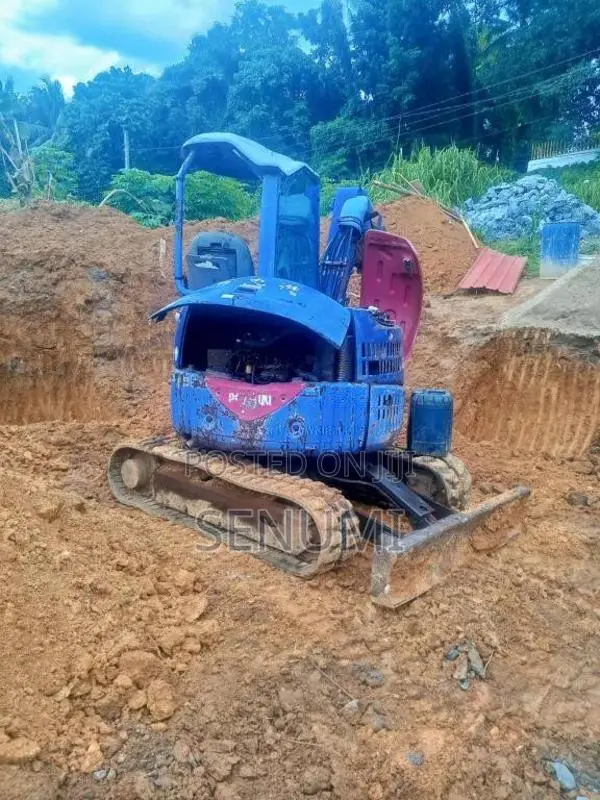 Komatsu 28 Uu 2016 Heavy-Duty (Used)