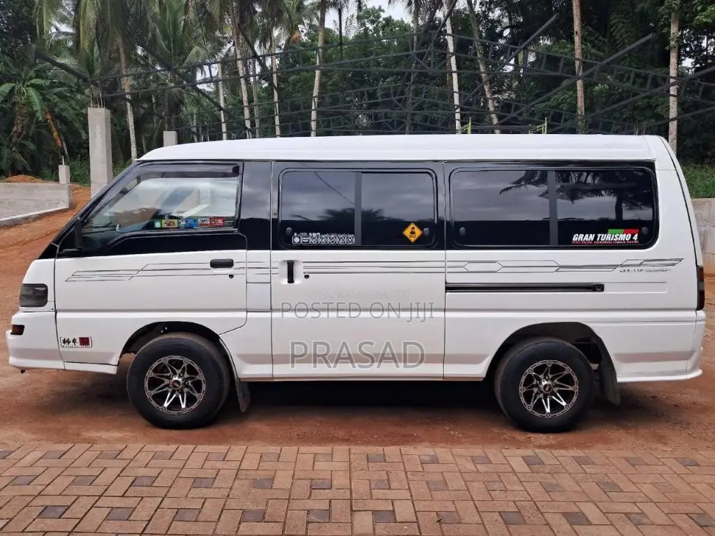 Mitsubishi Po15 2011 Van (Used)