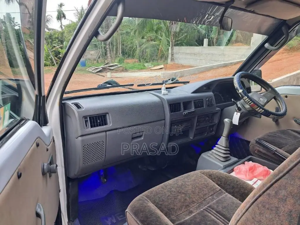 Mitsubishi Po15 2011 Van (Used)