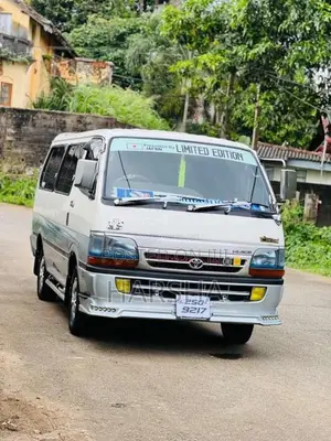 Toyota Dolphin 113 1994 Van (Used)