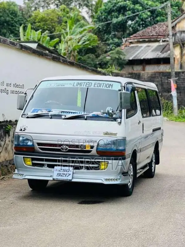 Toyota Dolphin 113 1994 Van (Used)