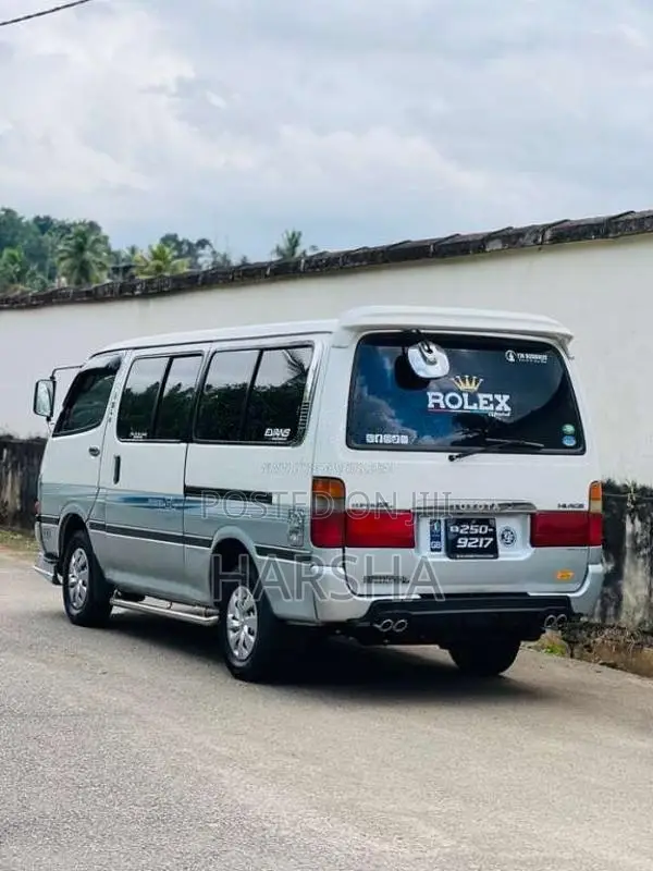 Toyota Dolphin 113 1994 Van (Used)