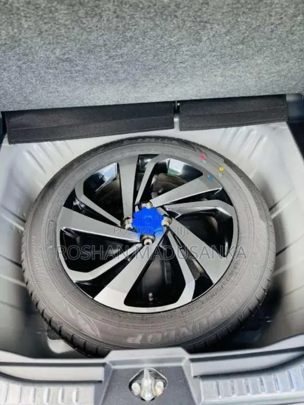 Toyota Raize 2025 SUV (Used)