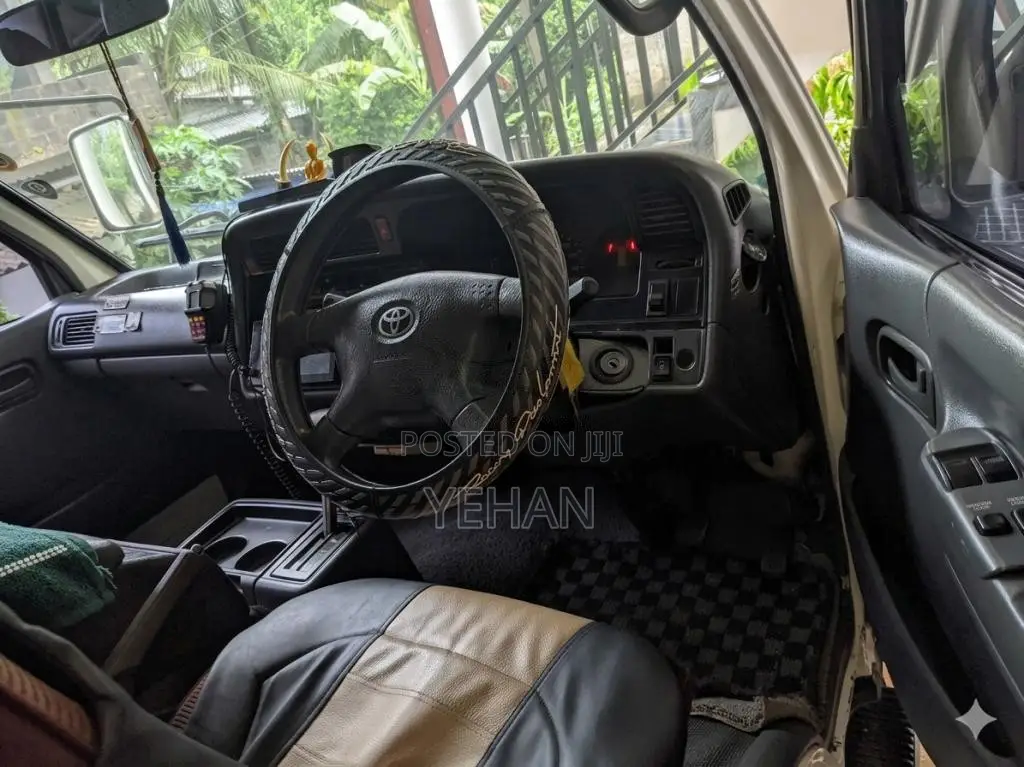 Toyota Dolphin Long JC 2004 Van (Used)