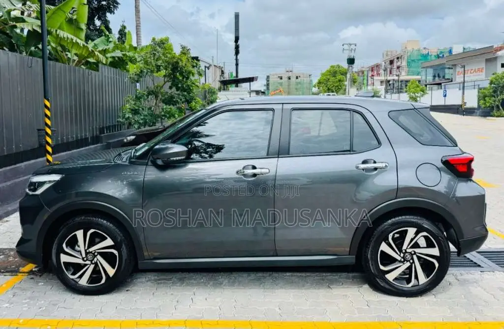 Toyota Raize 2025 SUV (Used)