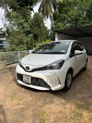 Toyota Vitz 2016 Car (Used)