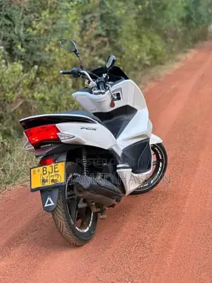 Honda PCx 125 2017 Motorbike (Used)
