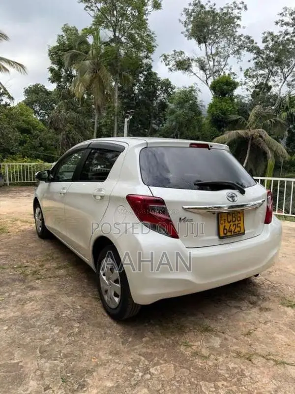 Toyota Vitz 2016 Car (Used)