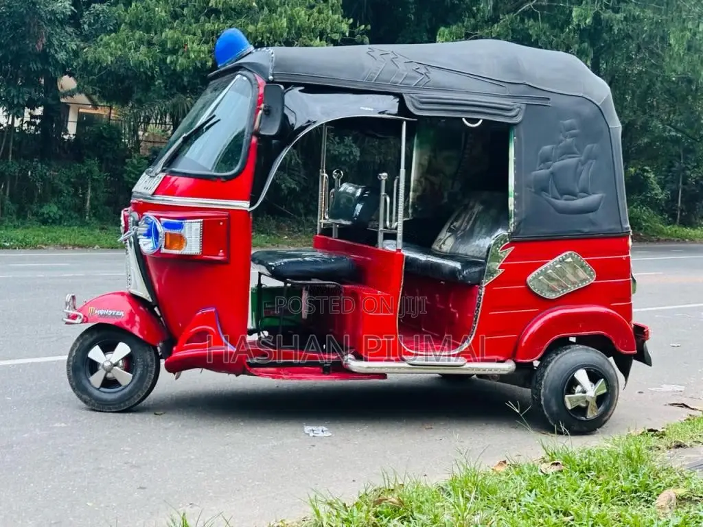 Bajaj 4 Stroke 2000 Three Wheel (Used)