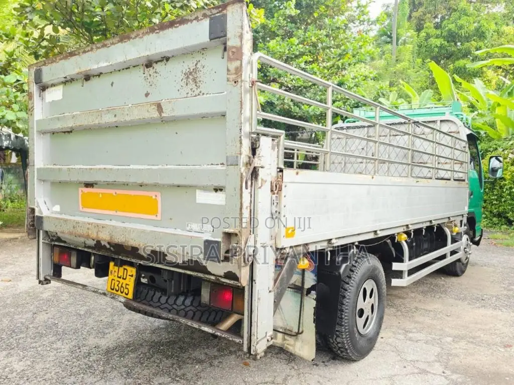 Isuzu NPR 72 L 2001 Lorry (Used)