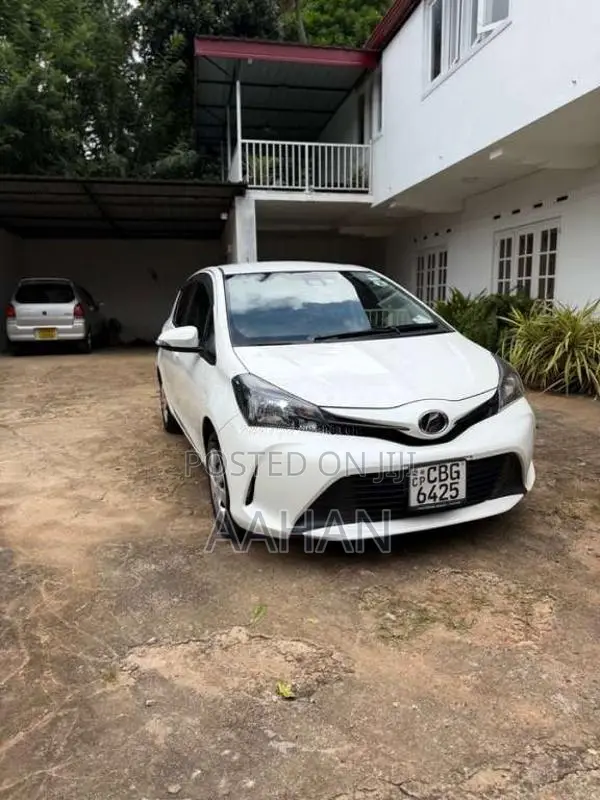 Toyota Vitz 2016 Car (Used)