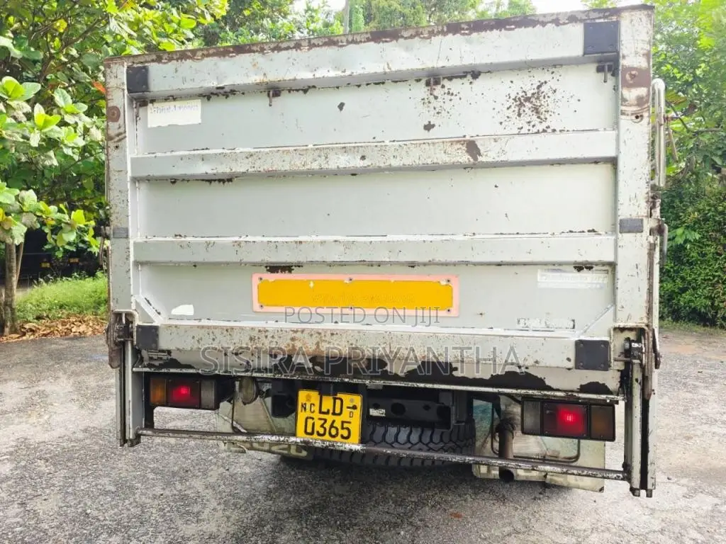 Isuzu NPR 72 L 2001 Lorry (Used)