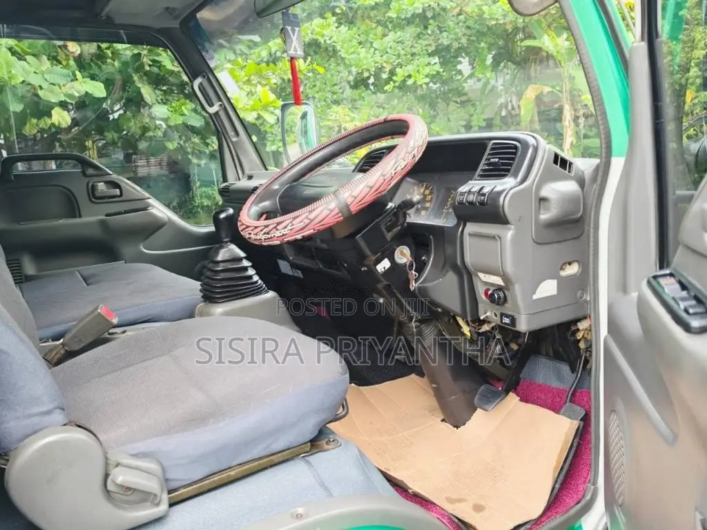 Isuzu NPR 72 L 2001 Lorry (Used)