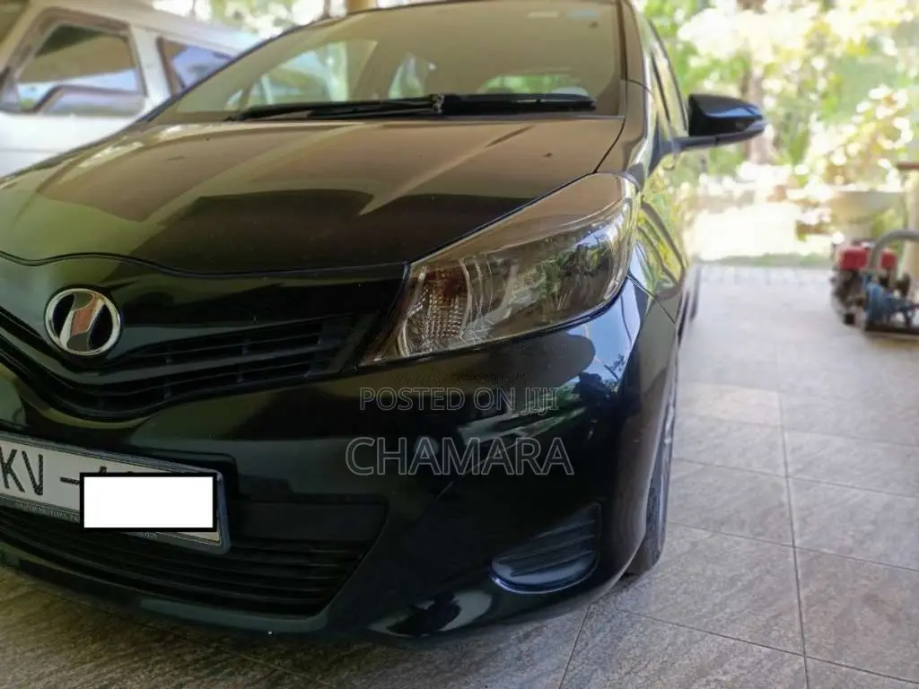 Toyota Vitz 2011 Car (Used)