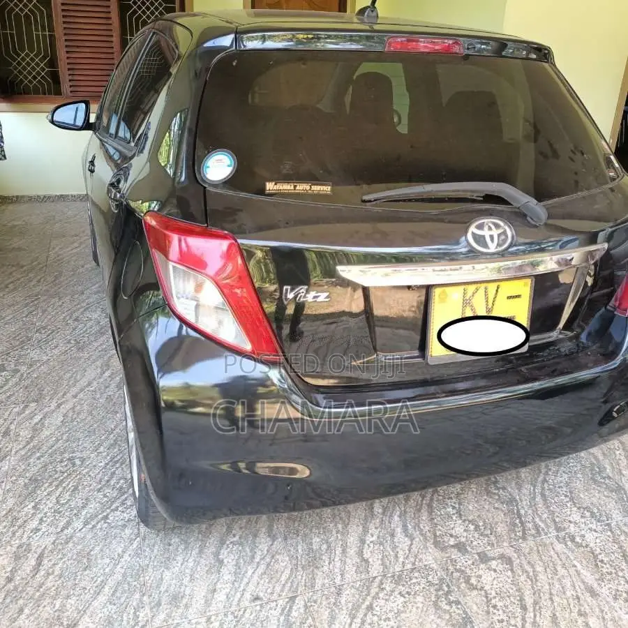 Toyota Vitz 2011 Car (Used)