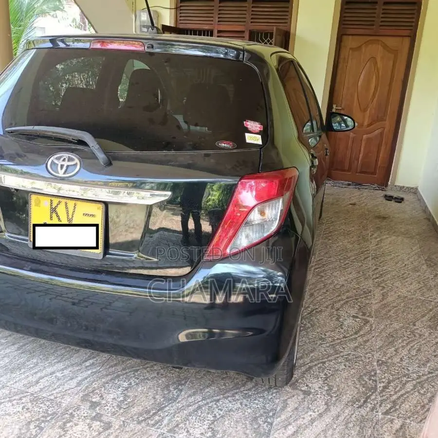 Toyota Vitz 2011 Car (Used)