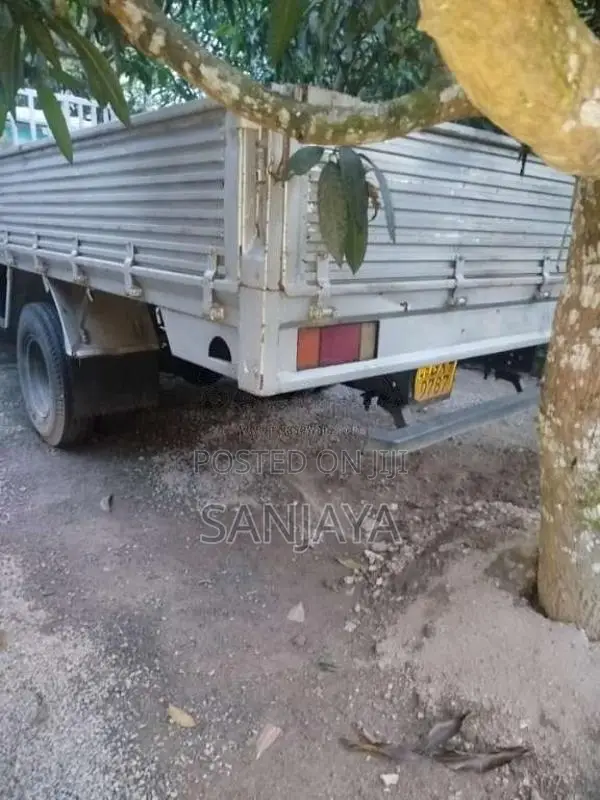Isuzu NQR 2002 Lorry (Used)