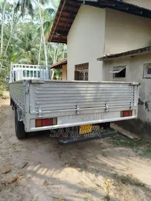 Isuzu NQR 2002 Lorry (Used)