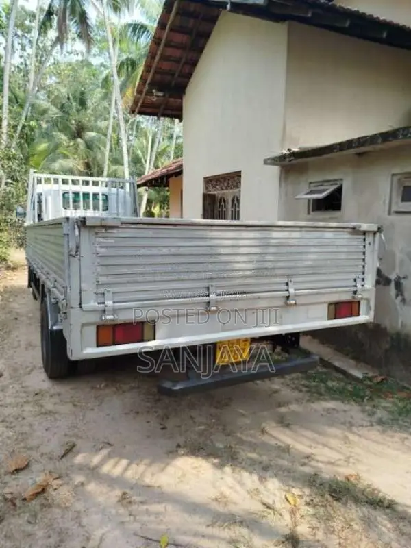 Isuzu NQR 2002 Lorry (Used)