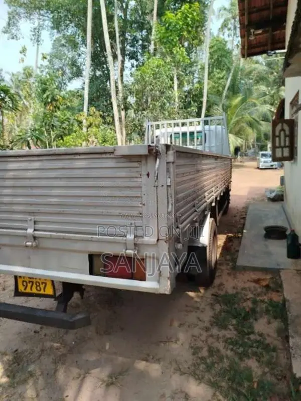 Isuzu NQR 2002 Lorry (Used)