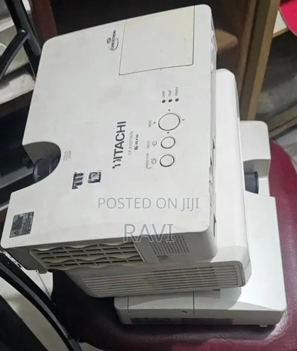 projectors Hitachi, Mitsubishi