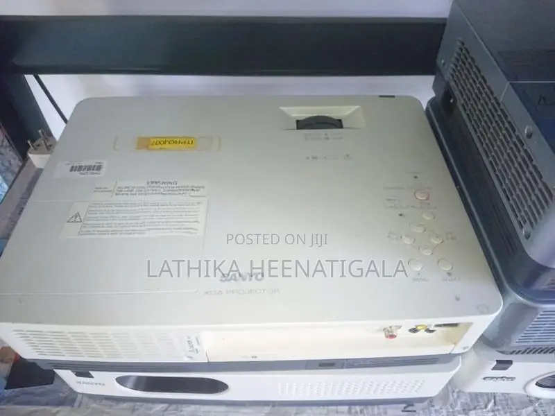 Multimedia projector SANYO ,EIKI EPSON VGA Machine