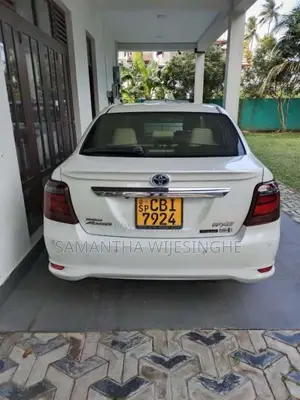 Toyota Axio 2018 Car (Used)