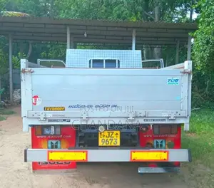 Isuzu ELF 2001 Lorry (Used)