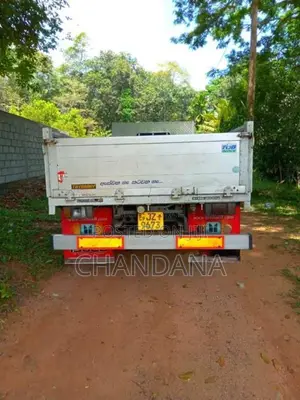 Isuzu ELF 2001 Lorry (Used)
