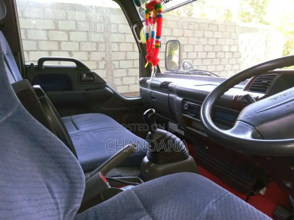 Isuzu ELF 2001 Lorry (Used)