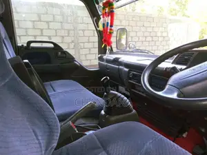 Isuzu ELF 2001 Lorry (Used)